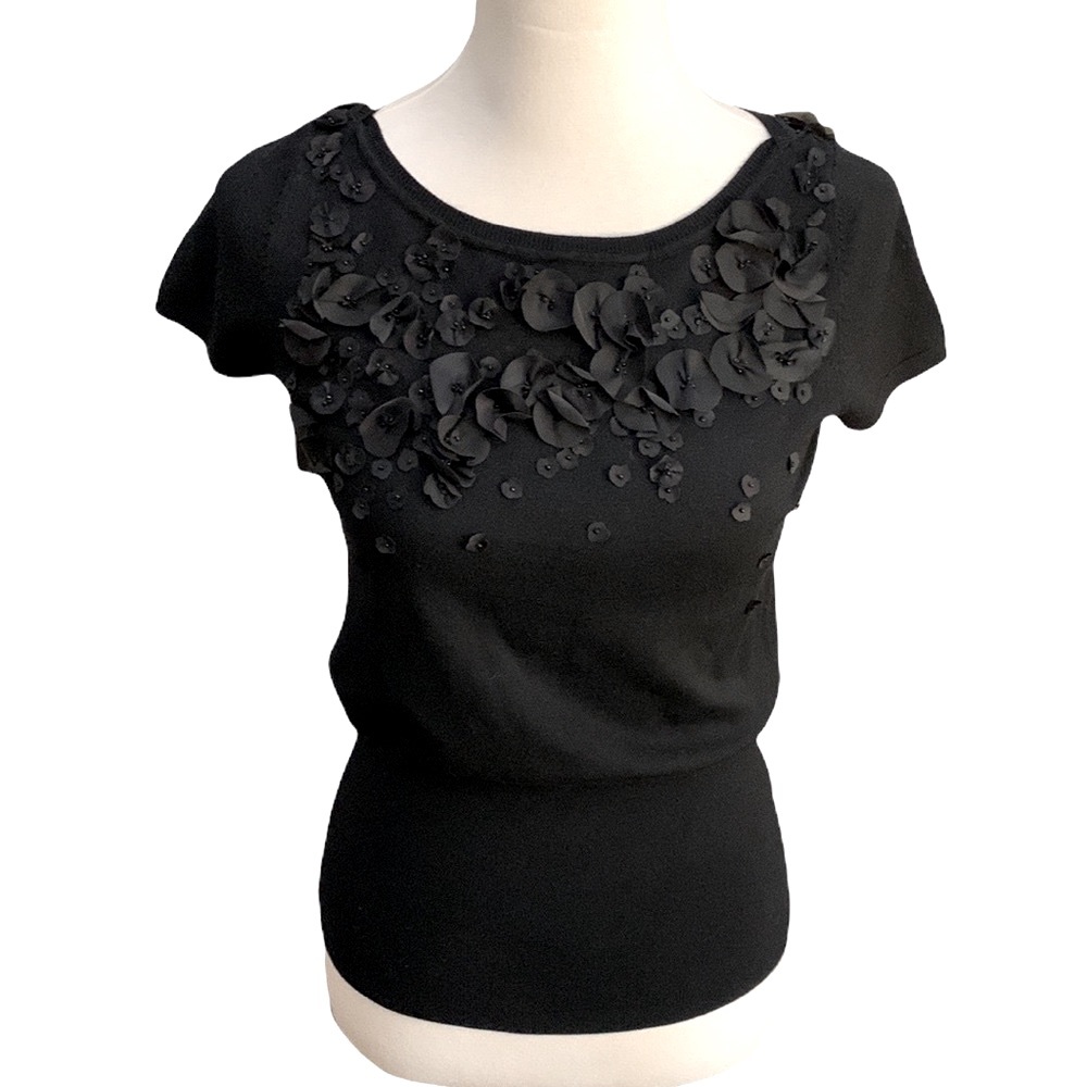 White House Black Market textured floral cap sleeve key hole sweater blo…